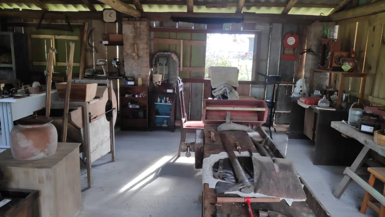 Bancadas e equipamentos do acervo do Museu Rural