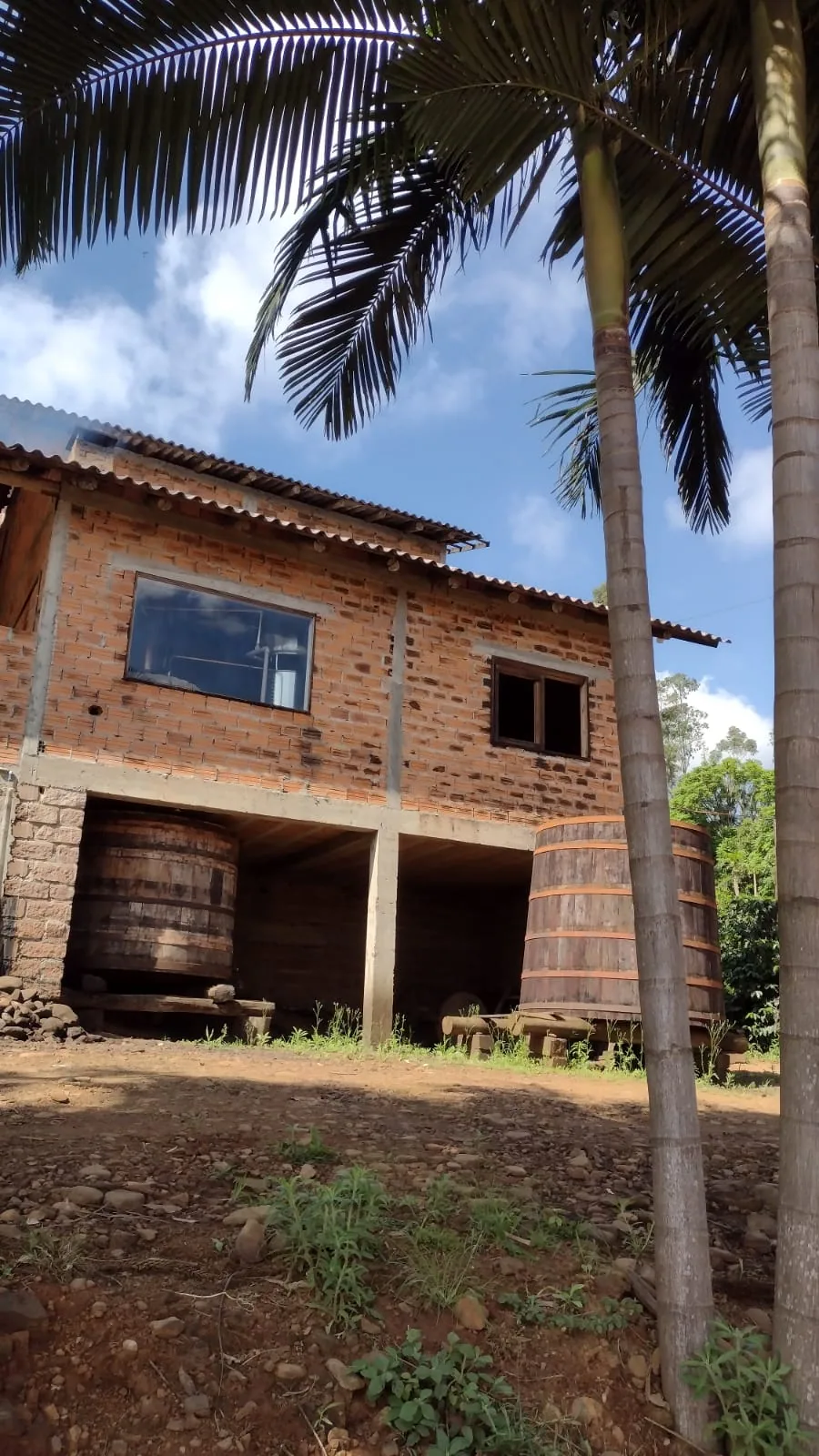 Fachada de tijolos da Cachaçaria Engenho Nobre